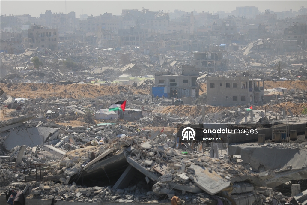 İsrail’in harabeye çevirdiği Gazze kentindeki Şeyh Rıdvan Mahallesi’nde günlük yaşam