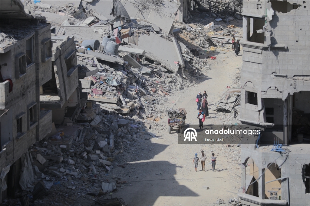 İsrail’in harabeye çevirdiği Gazze kentindeki Şeyh Rıdvan Mahallesi’nde günlük yaşam