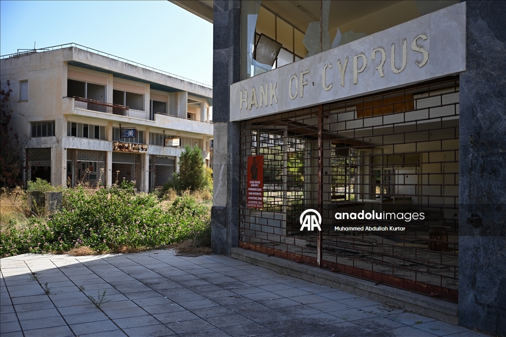 Açılmasının üzerinden 5 yıl geçen Kapalı Maraş’a ilgi gösteren turistler "farklı deneyim" yaşıyor