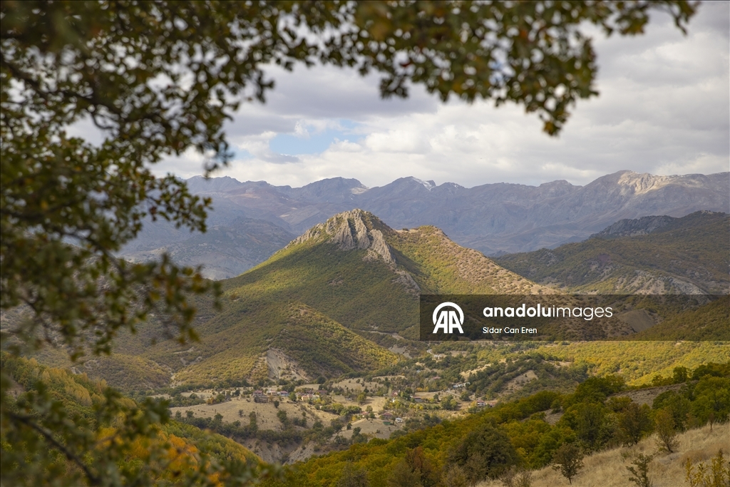 Tunceli'nin zirvelerindeki ormanlar güz renklerine büründü