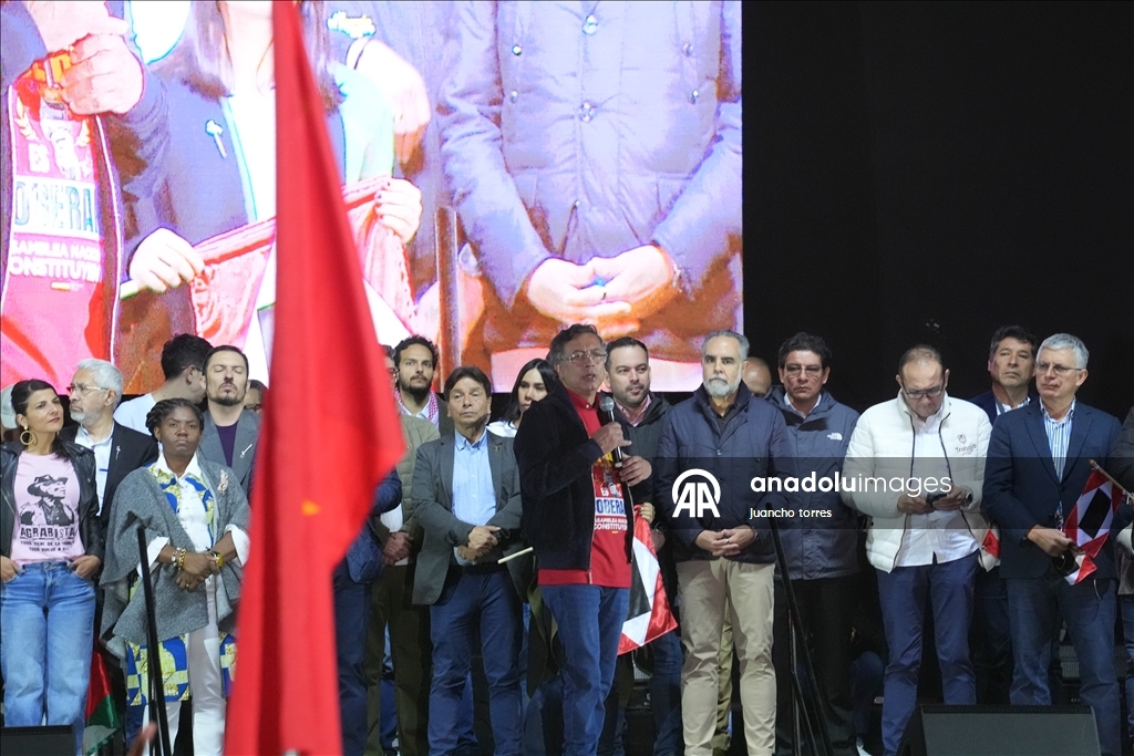 В Боготе прошла акция в поддержку президента Колумбии