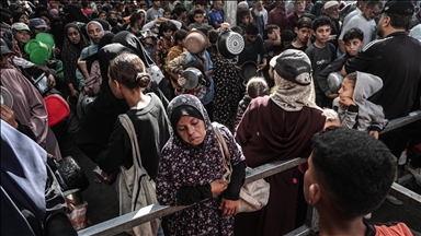 Gazze'de açlıkla mücadele eden Filistinlilere yemek dağıtıldı