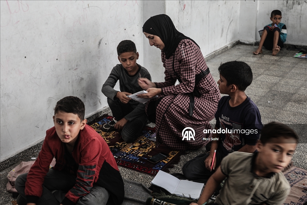 Gazze’de UNRWA Okullarında yüz yüze eğitim yeniden başladı