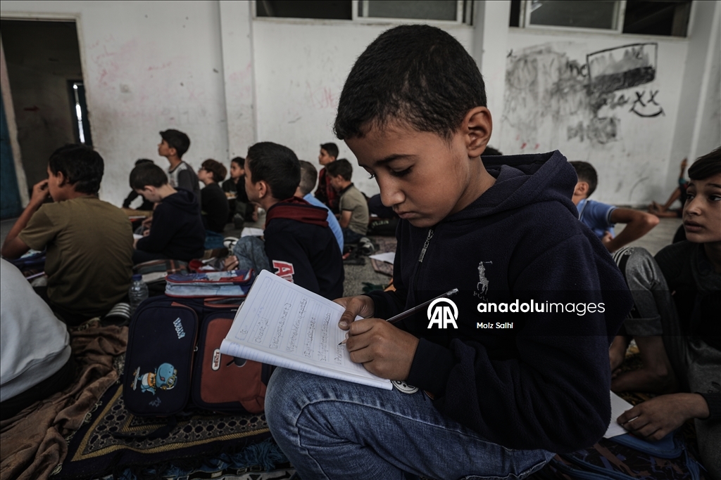 Gazze’de UNRWA Okullarında yüz yüze eğitim yeniden başladı