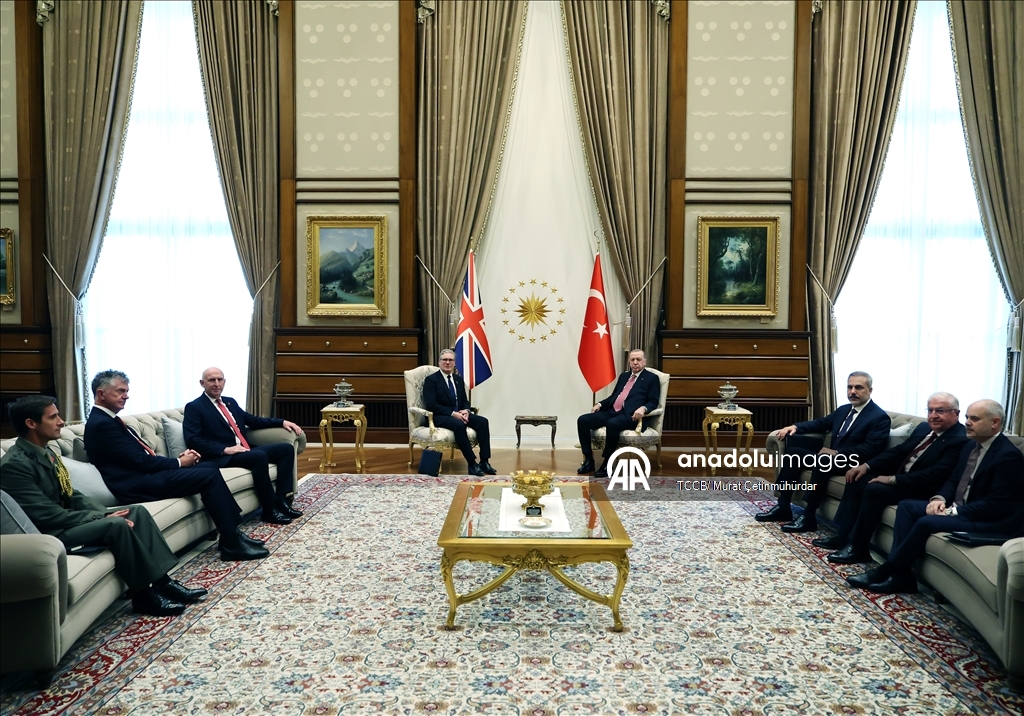 Cumhurbaşkanı Erdoğan, İngiltere Başbakanı Starmer'i resmi törenle karşıladı