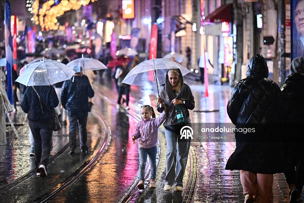 İstanbul'un bazı bölgelerinde sağanak etkili oluyor