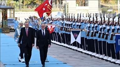 Cumhurbaşkanı Erdoğan, İngiltere Başbakanı Starmer'i resmi törenle karşıladı