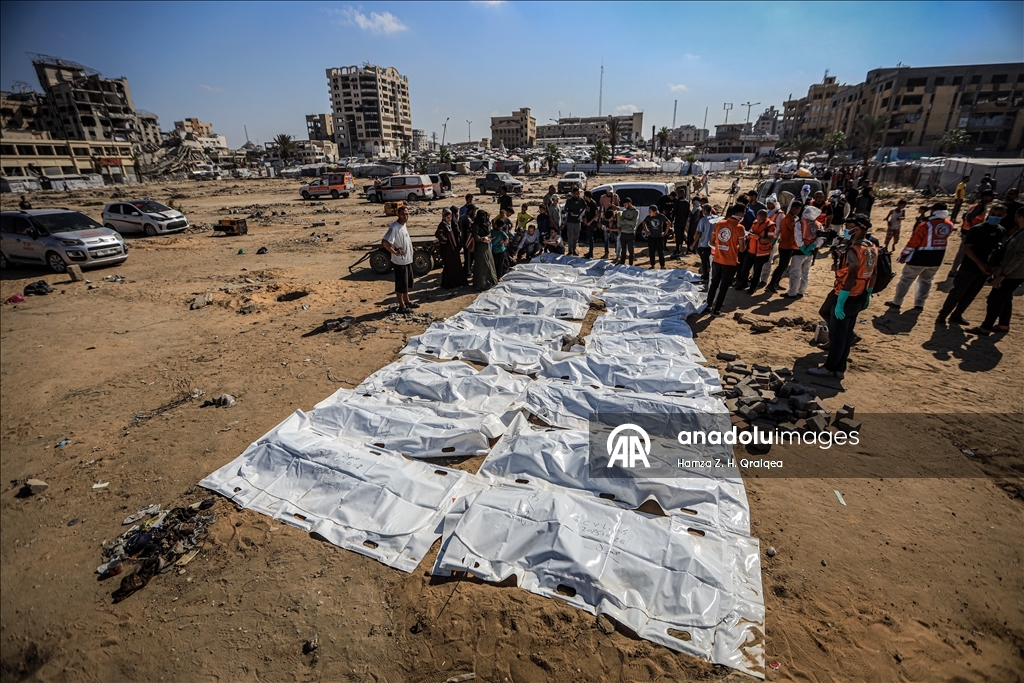 Gazze'de kimlikleri tespit edilemeyen Filistinlilerin naaşları Deyr Belah'a nakledildi