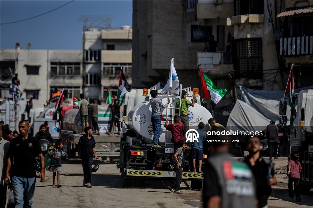 Ateşkes anlaşması kapsamında Gazze’ye yardım tırlarının girişi sürüyor