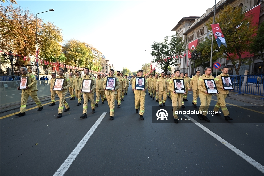 Ankara'da Cumhuriyet Bayramı dolayısıyla resmi geçit töreni yapıldı