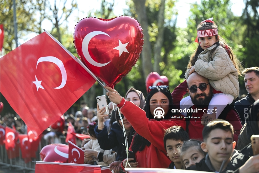 إسطنبول.. عروض شعبية وعسكرية بمناسبة عيد الجمهورية