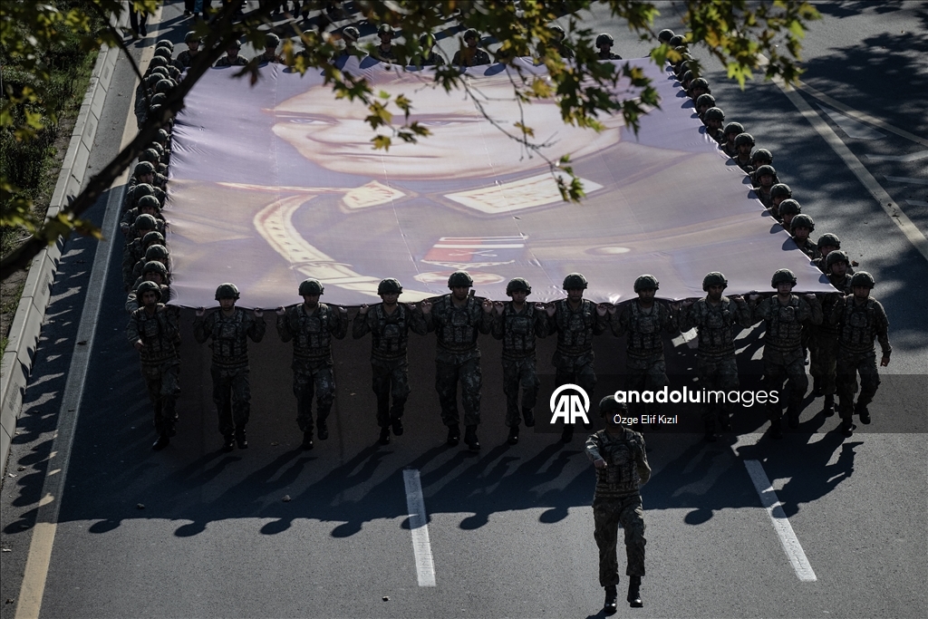 Ankara'da Cumhuriyet Bayramı dolayısıyla resmi geçit töreni yapıldı