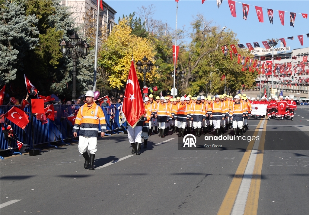 Ankara'da Cumhuriyet Bayramı dolayısıyla resmi geçit töreni yapıldı