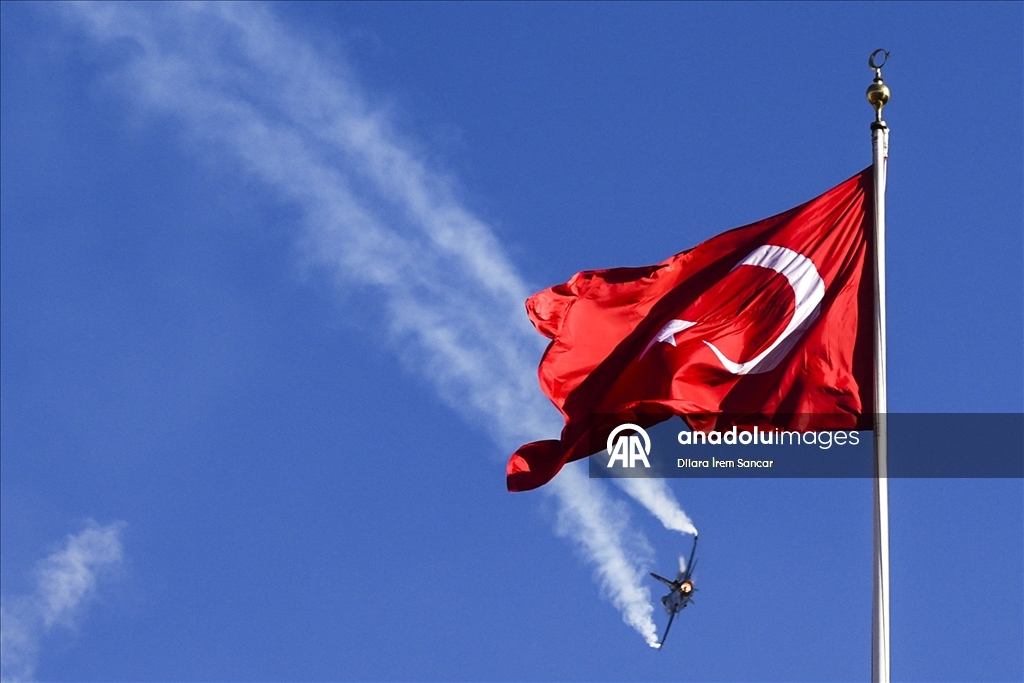 SOLOTÜRK'ten Anıtkabir üzerinde Cumhuriyet'in 102. yıl dönümüne özel uçuş gösterisi