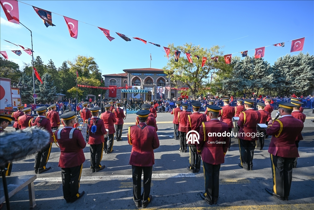 Ankara'da Cumhuriyet Bayramı dolayısıyla resmi geçit töreni yapıldı
