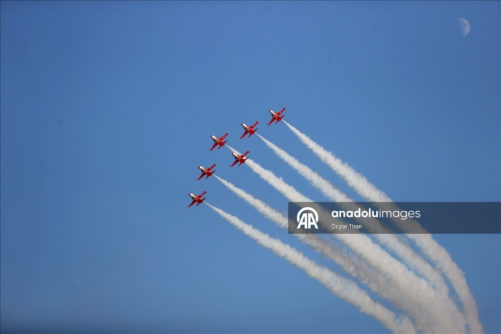 Türk Yıldızları, Kırklareli semalarında gösteri uçuşu yaptı