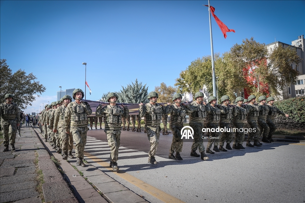 Ankara'da Cumhuriyet Bayramı dolayısıyla resmi geçit töreni yapıldı