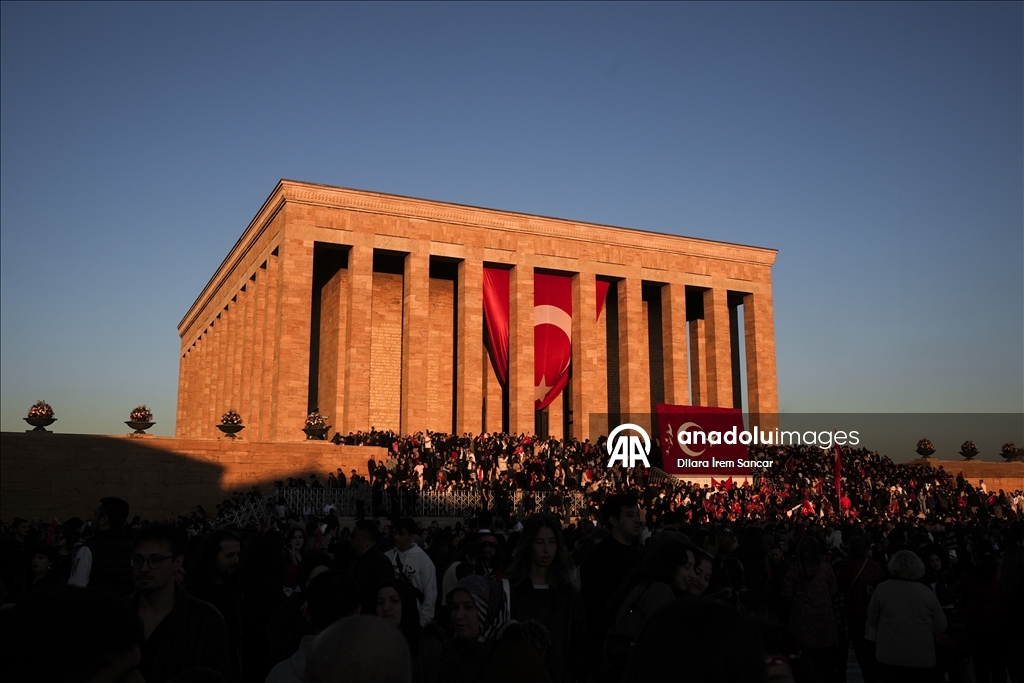 Türkiye Cumhuriyeti 102. yılını kutluyor