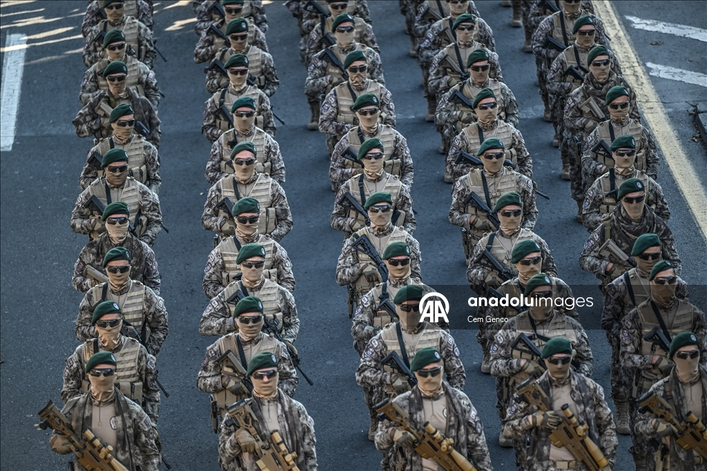Ankara'da Cumhuriyet Bayramı dolayısıyla resmi geçit töreni yapıldı