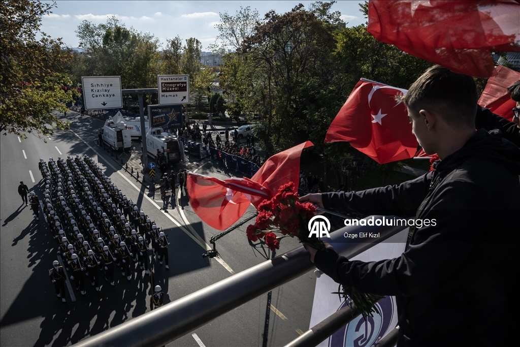 Ankara'da Cumhuriyet Bayramı dolayısıyla resmi geçit töreni yapıldı