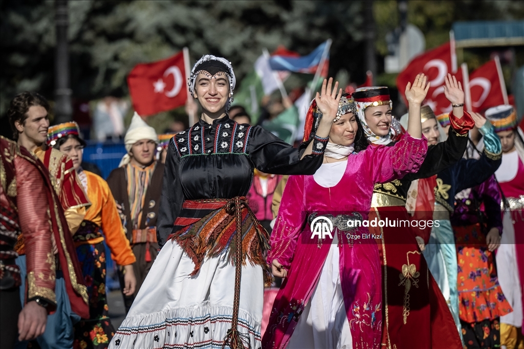 Ankara'da Cumhuriyet Bayramı dolayısıyla resmi geçit töreni yapıldı