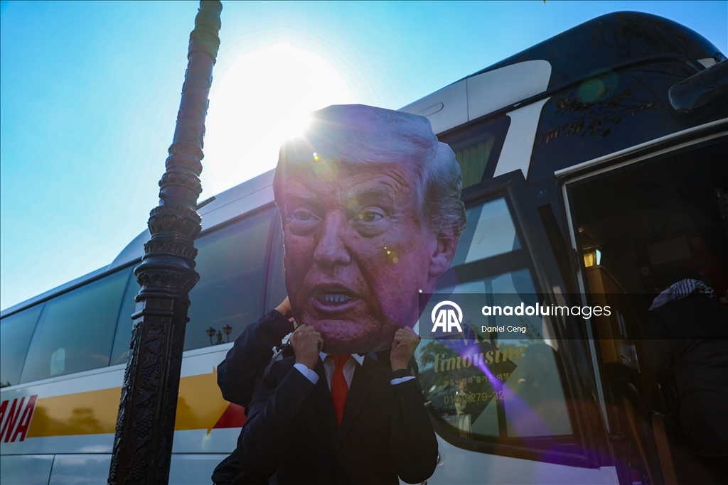 В Южной Корее прошли акции протеста перед визитом Дональда Трампа