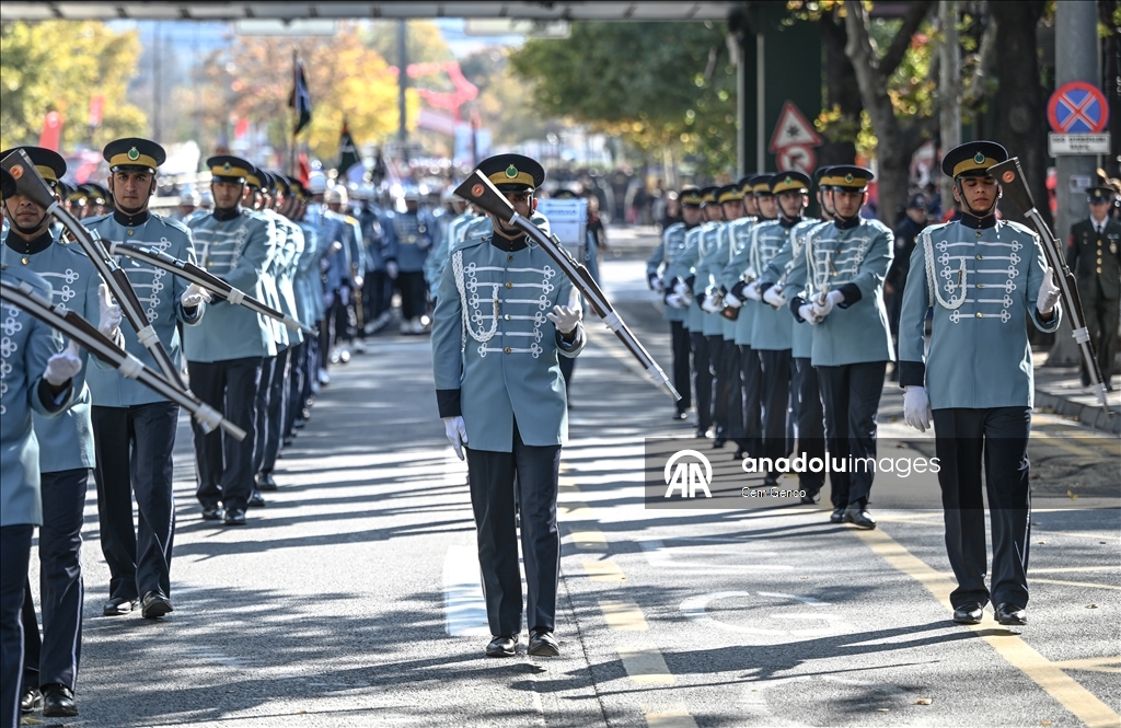 Ankara'da Cumhuriyet Bayramı dolayısıyla resmi geçit töreni yapıldı
