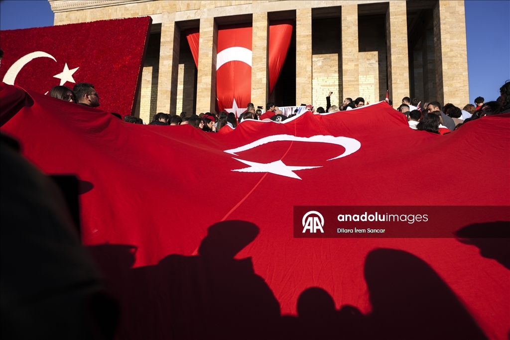 Türkiye Cumhuriyeti 102. yılını kutluyor