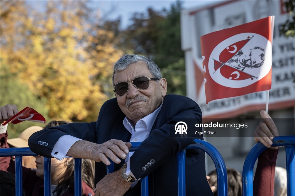 Ankara'da Cumhuriyet Bayramı dolayısıyla resmi geçit töreni yapıldı