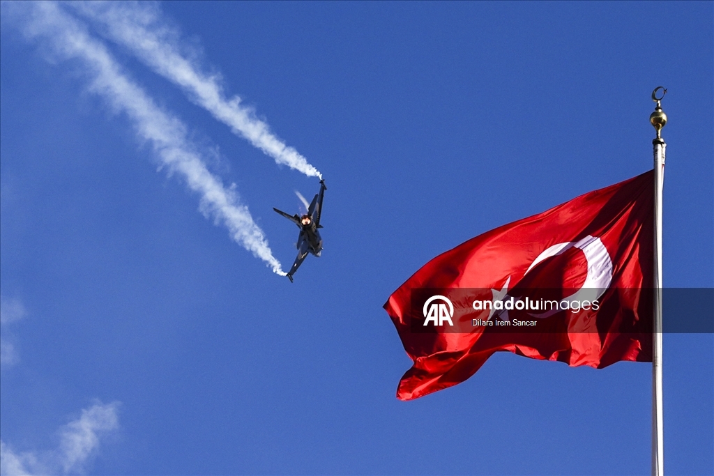 SOLOTÜRK'ten Anıtkabir üzerinde Cumhuriyet'in 102. yıl dönümüne özel uçuş gösterisi