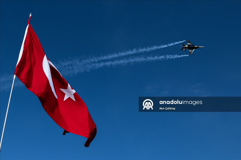 SOLOTÜRK'ten Anıtkabir üzerinde Cumhuriyet'in 102. yıl dönümüne özel uçuş gösterisi