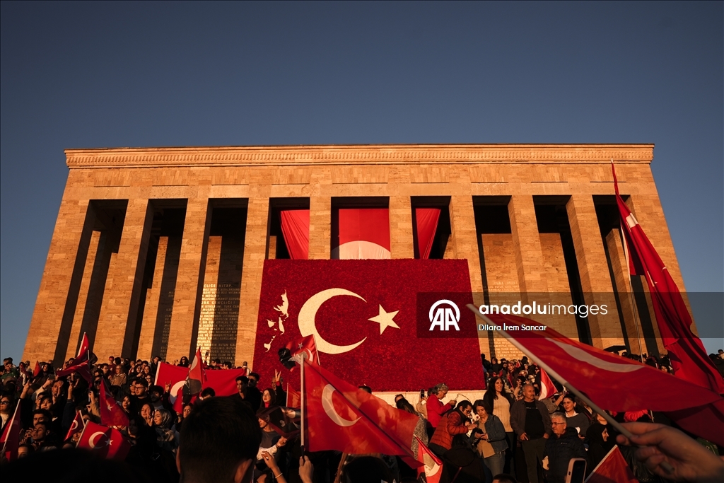 Türkiye Cumhuriyeti 102. yılını kutluyor