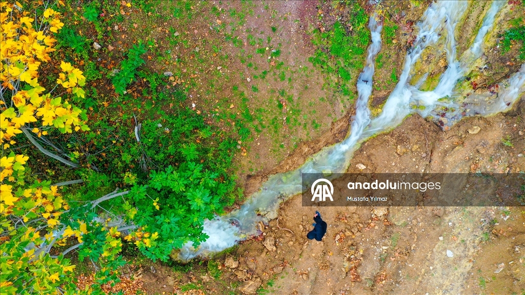 Depremle yeniden akmaya başlayan pınar, bahçeleri yeşertecek