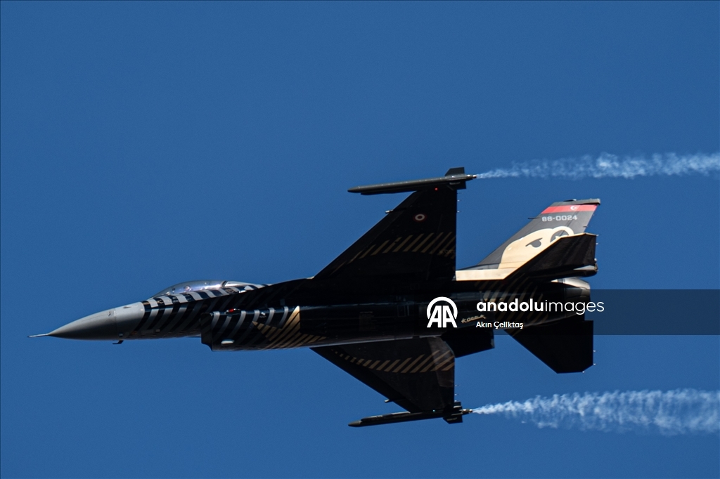 SOLOTÜRK'ten Anıtkabir üzerinde Cumhuriyet'in 102. yıl dönümüne özel uçuş gösterisi