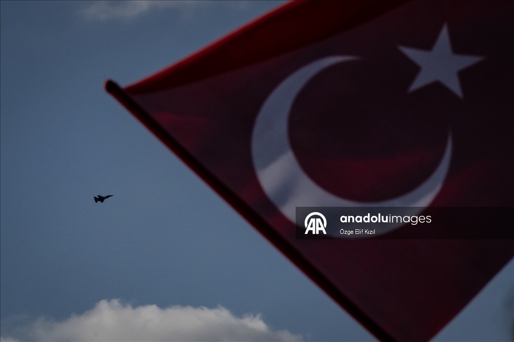 Ankara'da Cumhuriyet Bayramı dolayısıyla resmi geçit töreni yapıldı