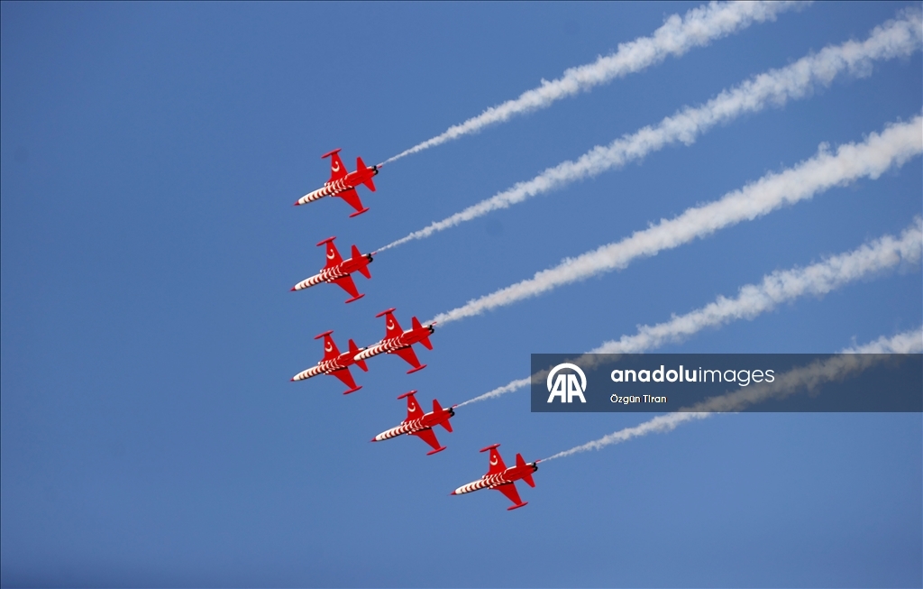 Türk Yıldızları, Kırklareli semalarında gösteri uçuşu yaptı