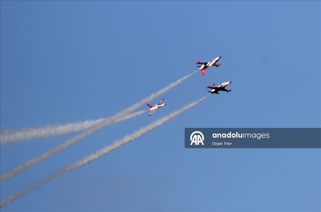 Türk Yıldızları, Kırklareli semalarında gösteri uçuşu yaptı