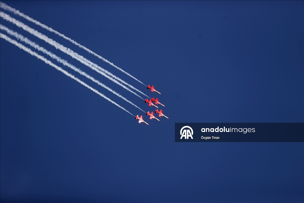 Türk Yıldızları, Kırklareli semalarında gösteri uçuşu yaptı