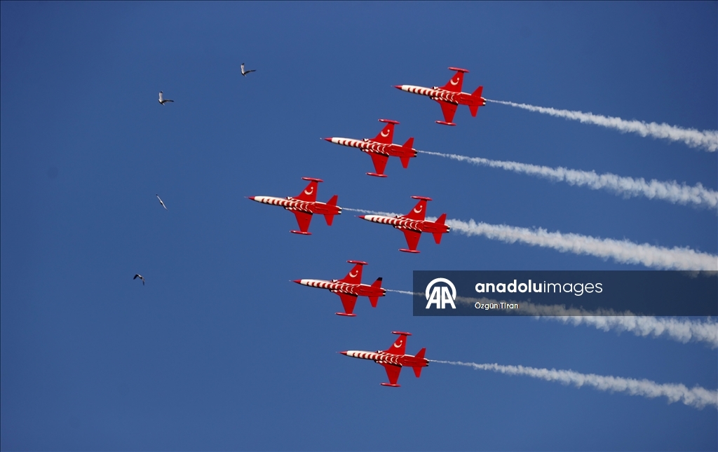 Türk Yıldızları, Kırklareli semalarında gösteri uçuşu yaptı