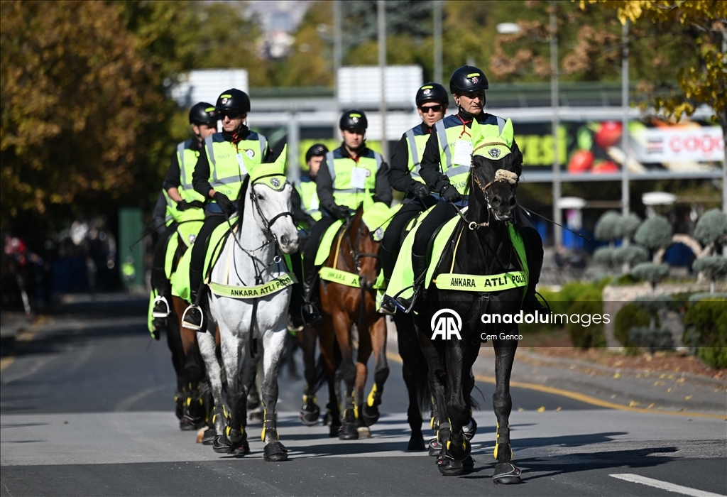 Ankara'da Cumhuriyet Bayramı dolayısıyla resmi geçit töreni yapıldı