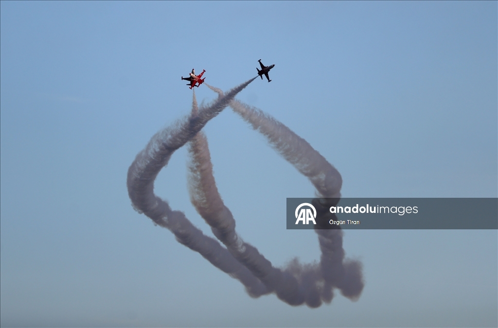 Türk Yıldızları, Kırklareli semalarında gösteri uçuşu yaptı