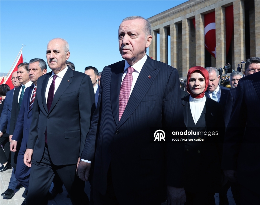 Cumhurbaşkanı Erdoğan başkanlığındaki devlet erkanı Anıtkabir'i ziyaret etti