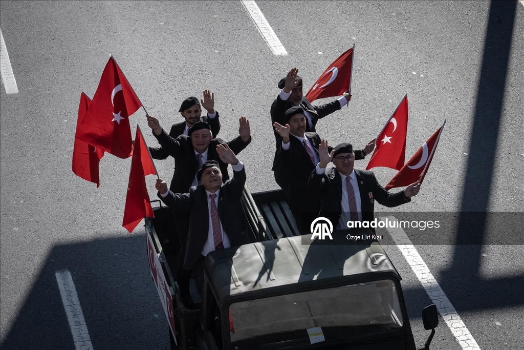 Ankara'da Cumhuriyet Bayramı dolayısıyla resmi geçit töreni yapıldı