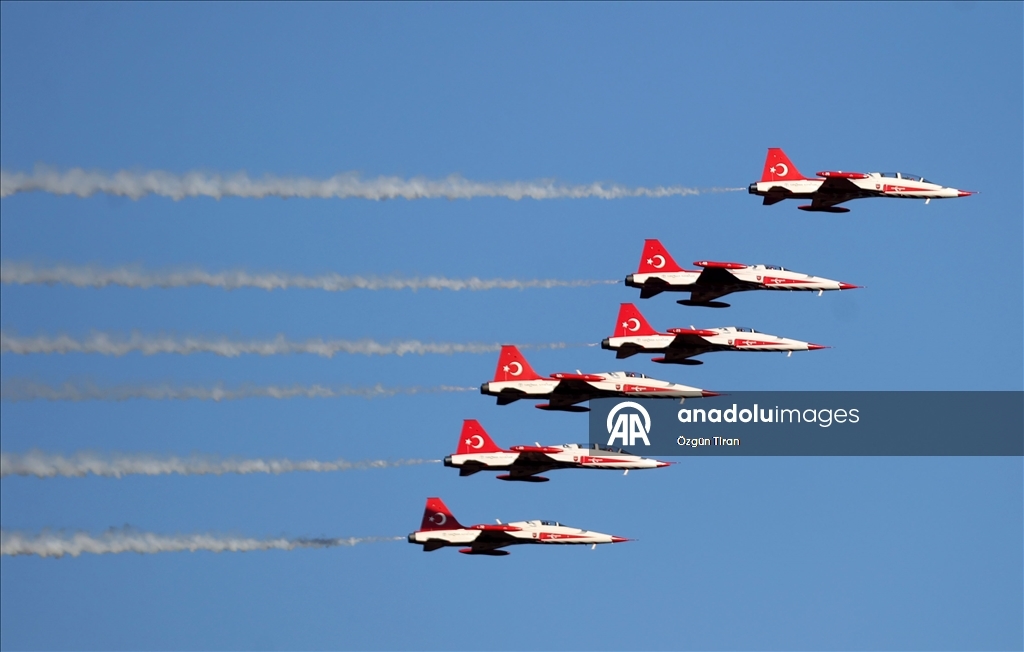 Türk Yıldızları, Kırklareli semalarında gösteri uçuşu yaptı