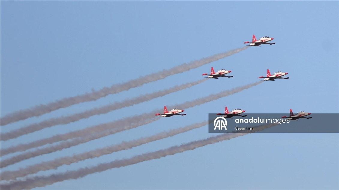 Türk Yıldızları, Kırklareli semalarında gösteri uçuşu yaptı