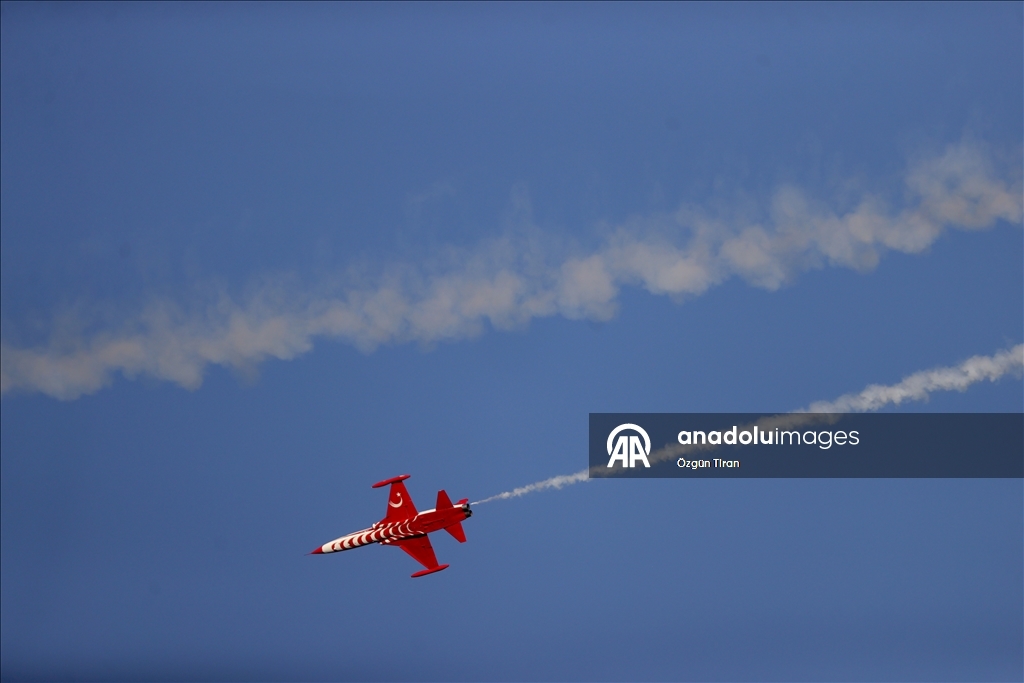 Türk Yıldızları, Kırklareli semalarında gösteri uçuşu yaptı