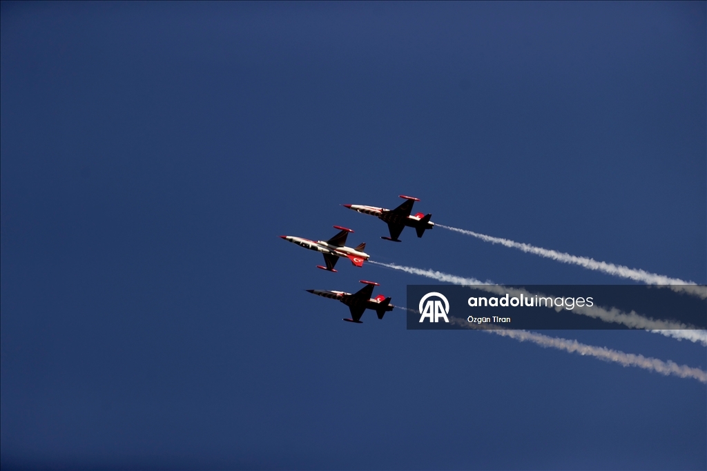 Türk Yıldızları, Kırklareli semalarında gösteri uçuşu yaptı