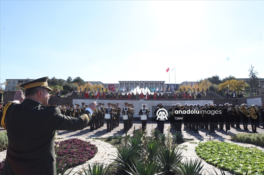 Ankara'da Cumhuriyet Bayramı dolayısıyla resmi geçit töreni yapıldı