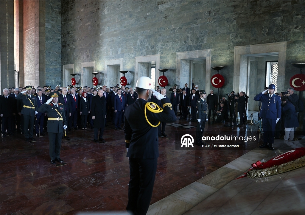 Cumhurbaşkanı Erdoğan başkanlığındaki devlet erkanı Anıtkabir'i ziyaret etti