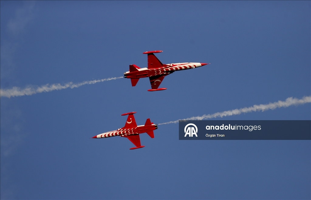 Türk Yıldızları, Kırklareli semalarında gösteri uçuşu yaptı